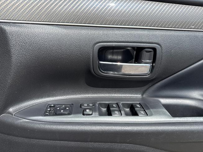 MITSUBISHI Outlander Photo 31