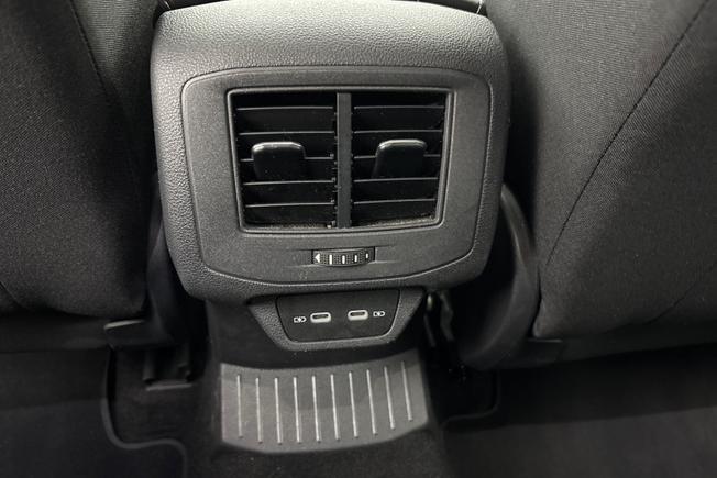 VOLKSWAGEN T-Roc Photo 24