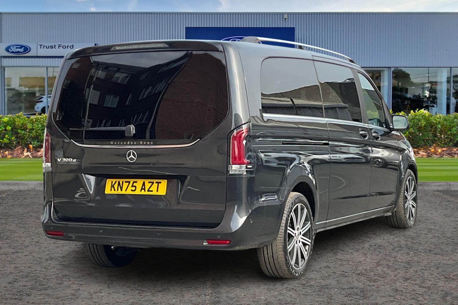 Mercedes-Benz V CLASS Photo 3