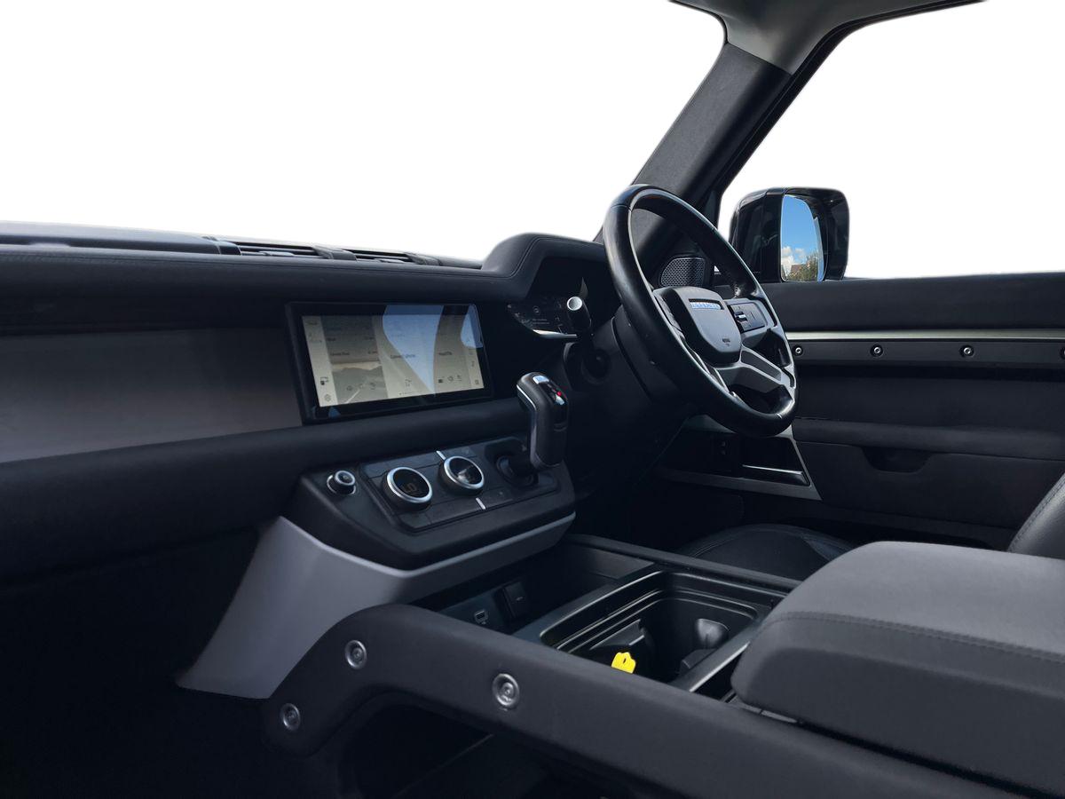 Land Rover Defender 110 Photo 2