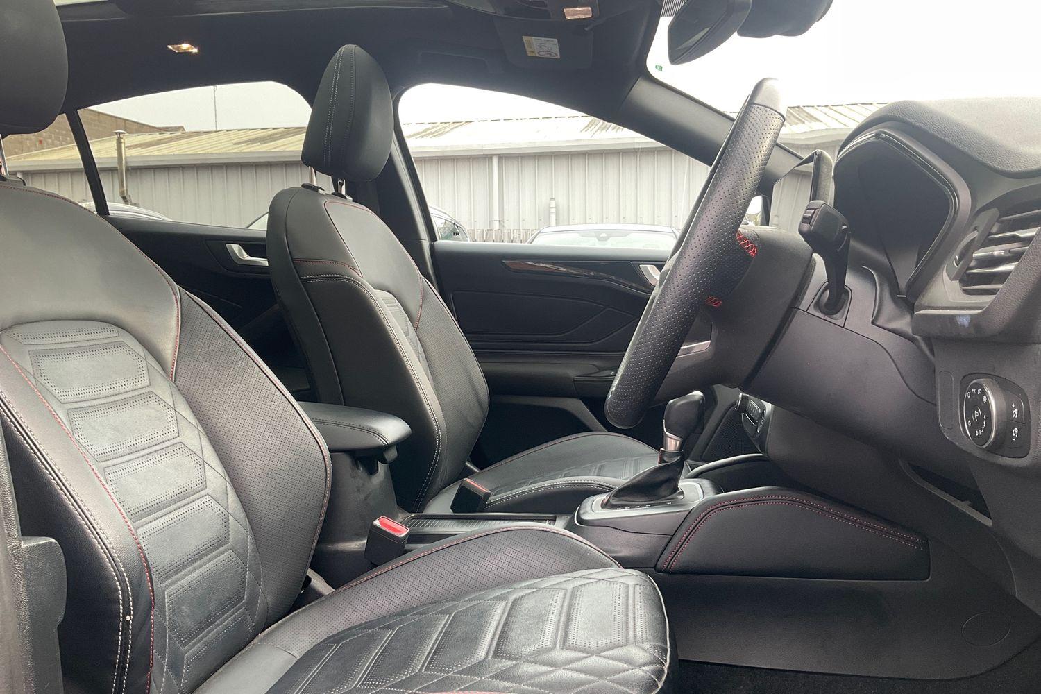 Ford FOCUS Photo 16