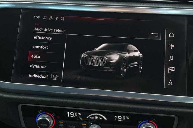 AUDI Q3 Photo 22