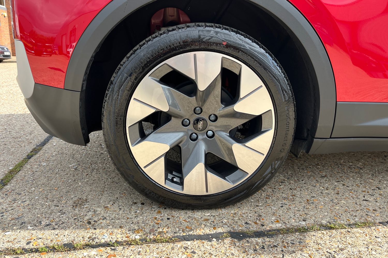 Ford Explorer Photo 7