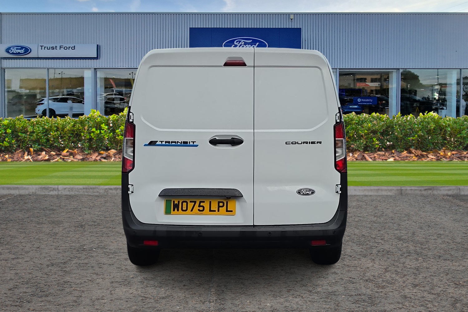 Ford E-TRANSIT COURIER Photo 12
