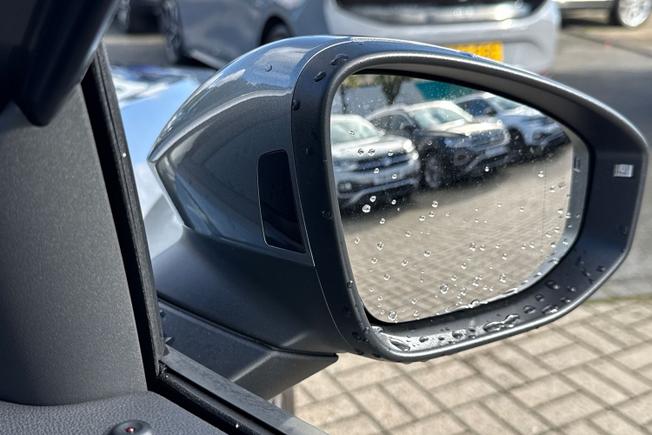 VOLKSWAGEN T-Roc Photo 29