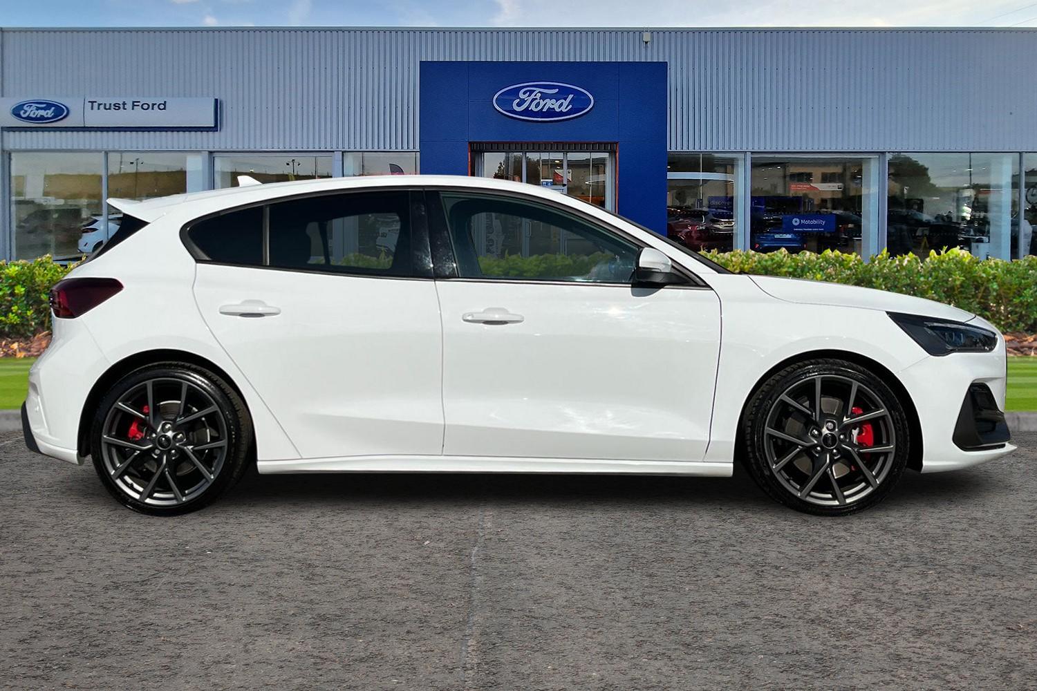 Ford FOCUS Photo 2