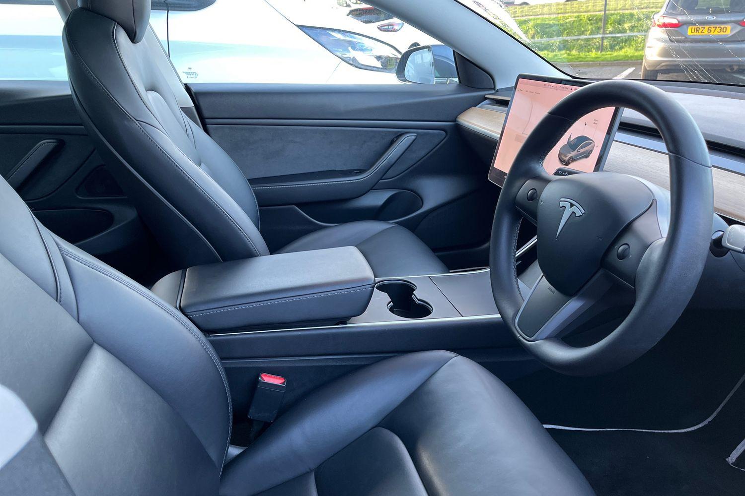 TESLA MODEL 3 Photo 16