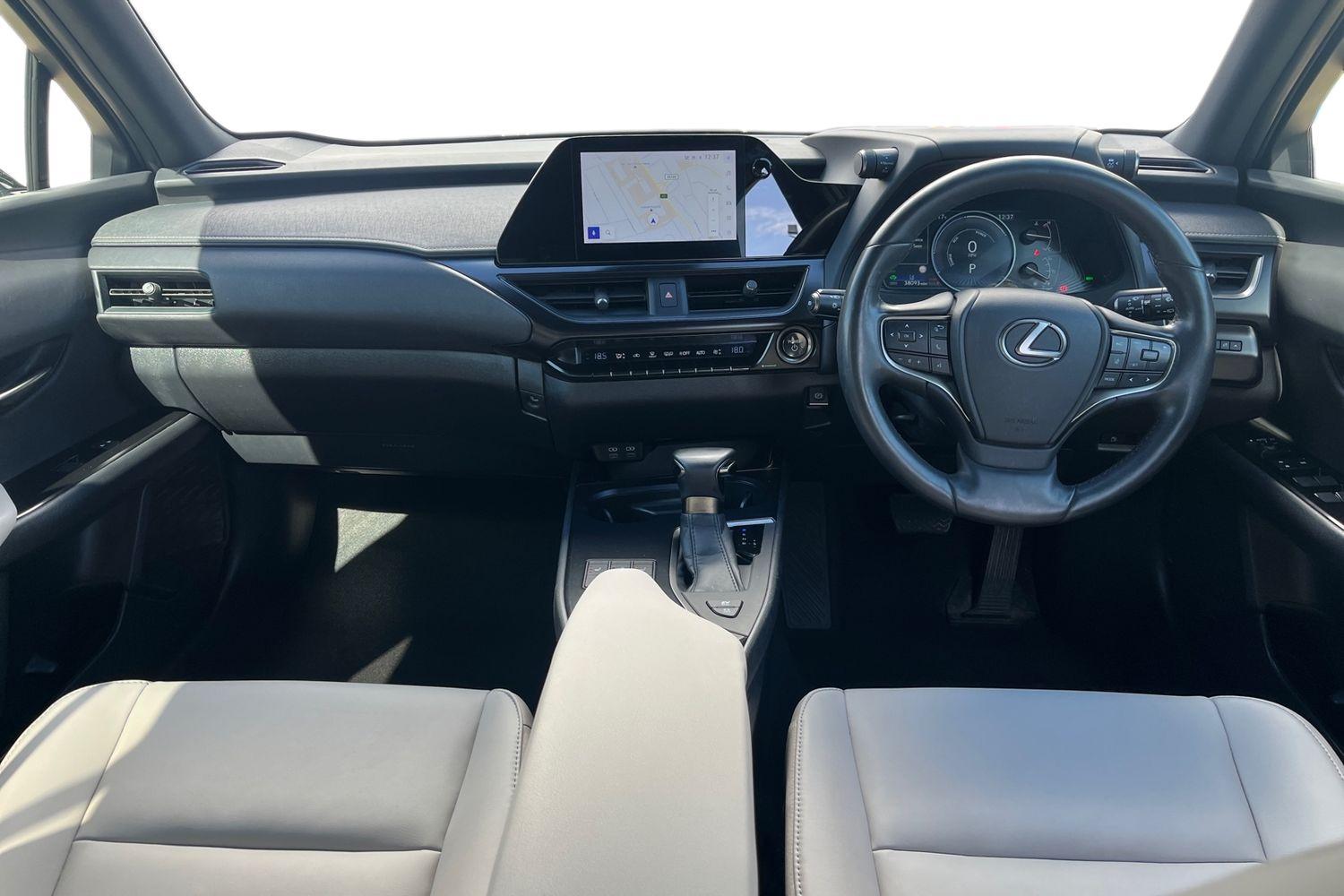 Lexus UX Photo 9