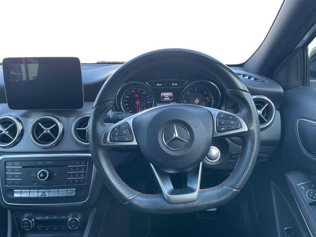 MERCEDES-BENZ GLA Photo 11