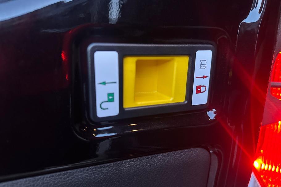 Used Ford E-TRANSIT 8