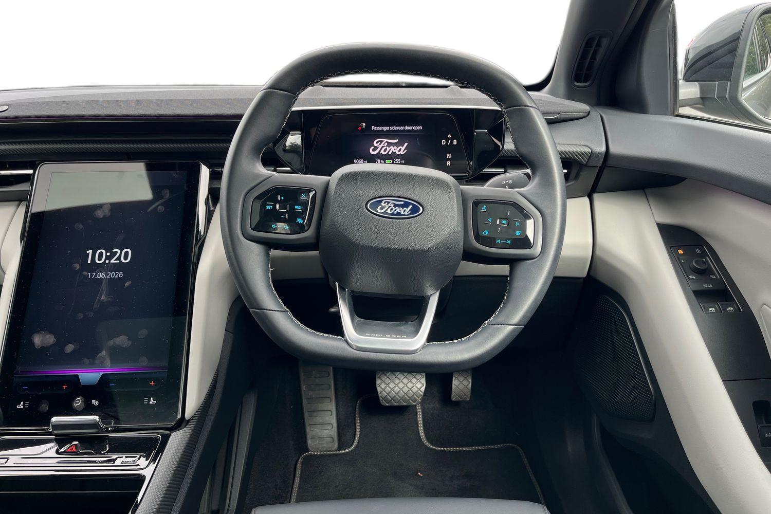 Ford Explorer Photo 10