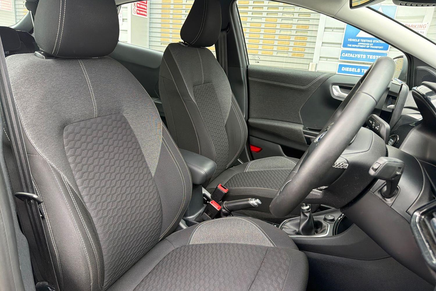 Ford PUMA Photo 16