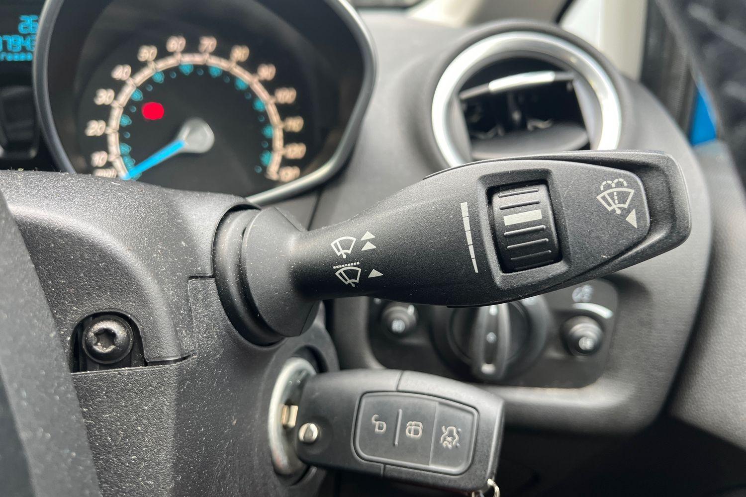 Ford FIESTA Photo 14