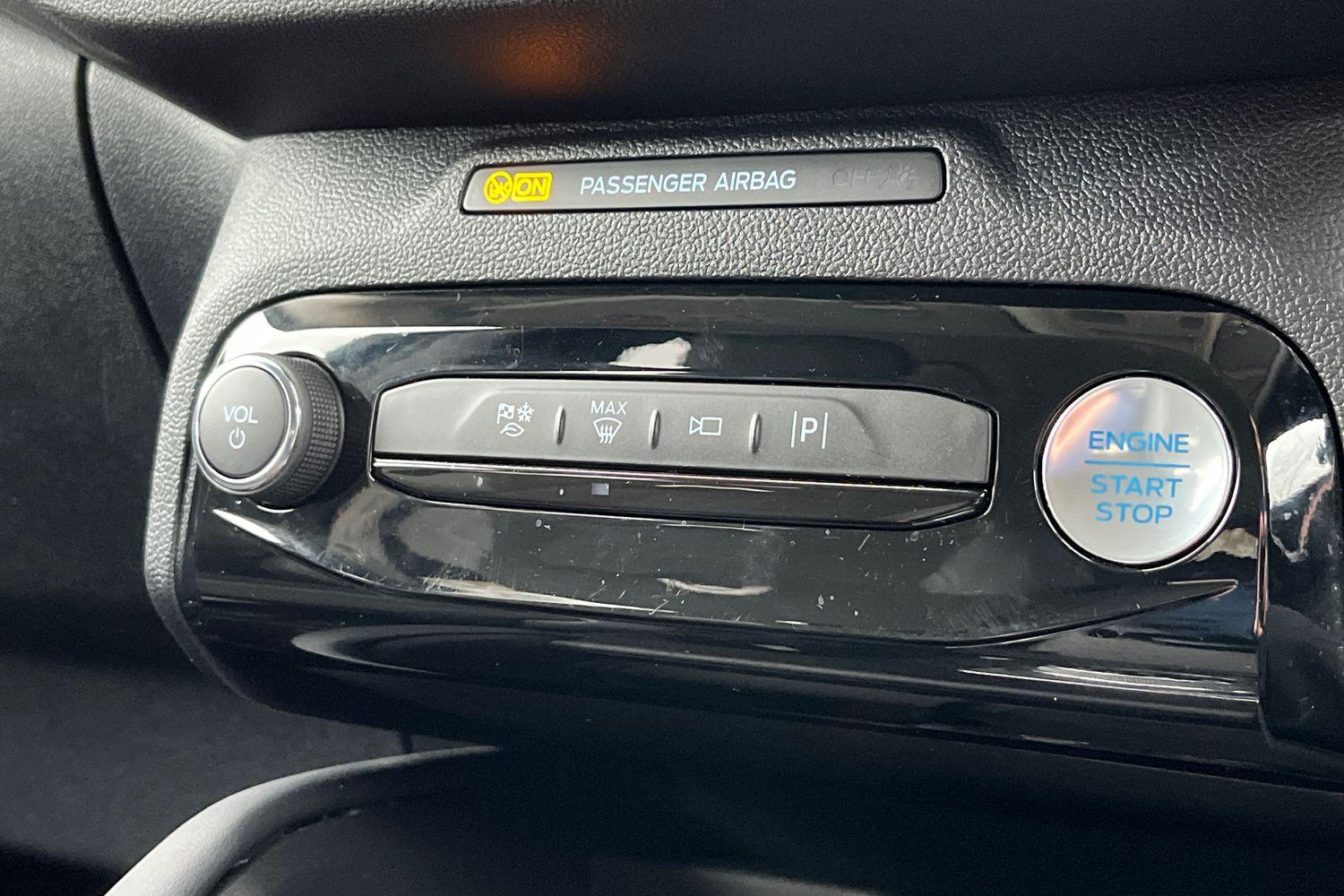 Ford KUGA Photo 25