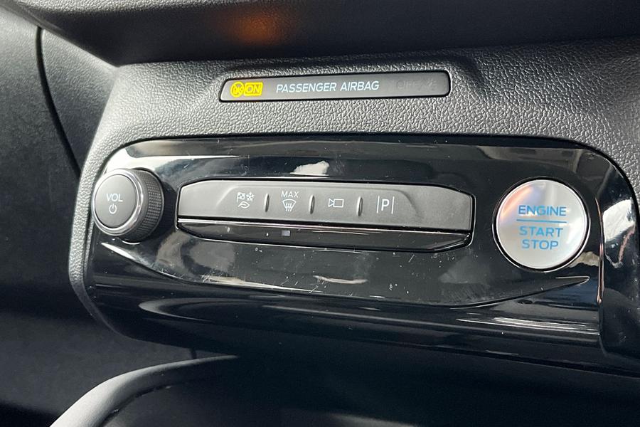 Ford KUGA Photo autoimg-62649808bf0c6fce5019ee4e30297d864448070f.jpg