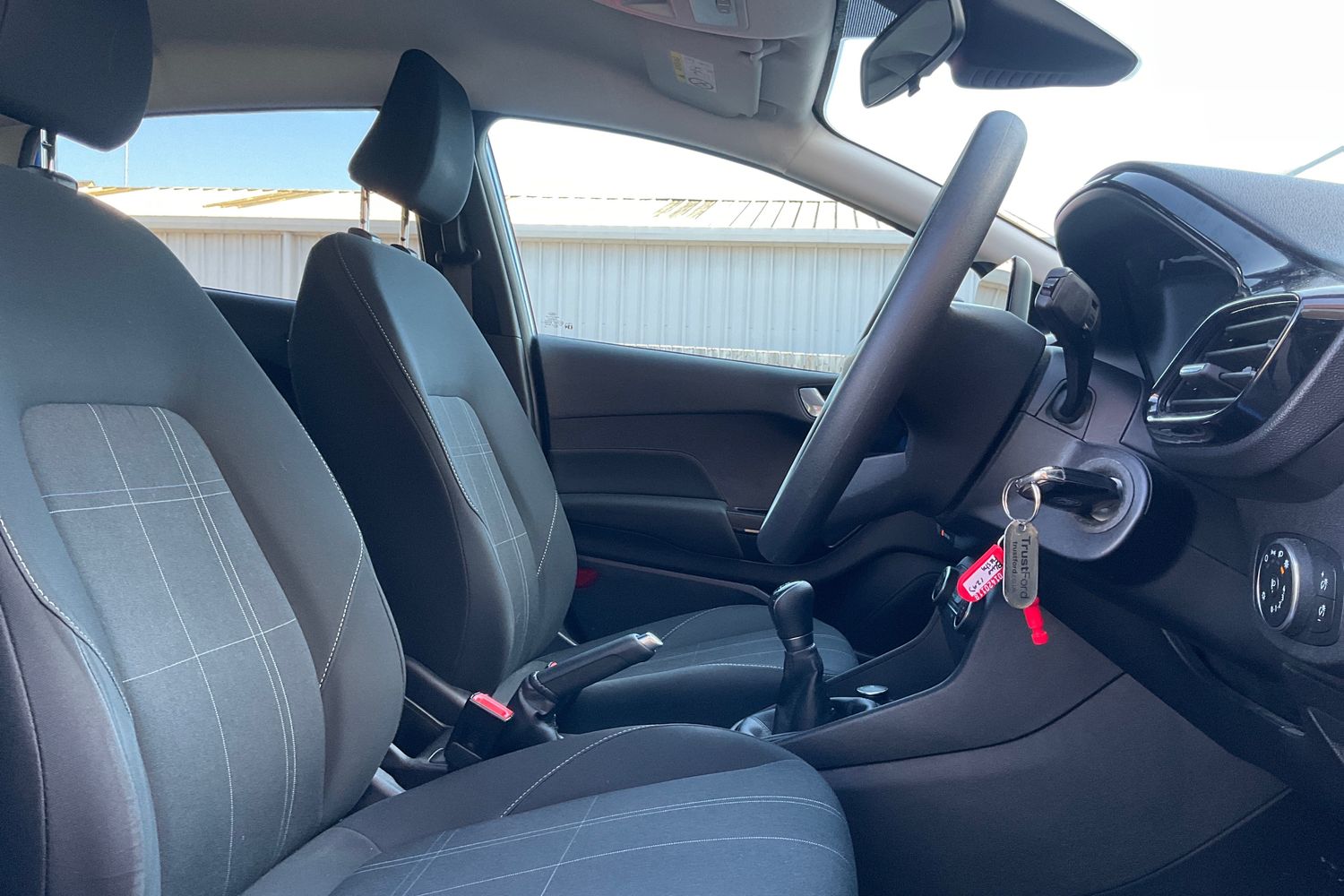 Ford FIESTA Photo 16