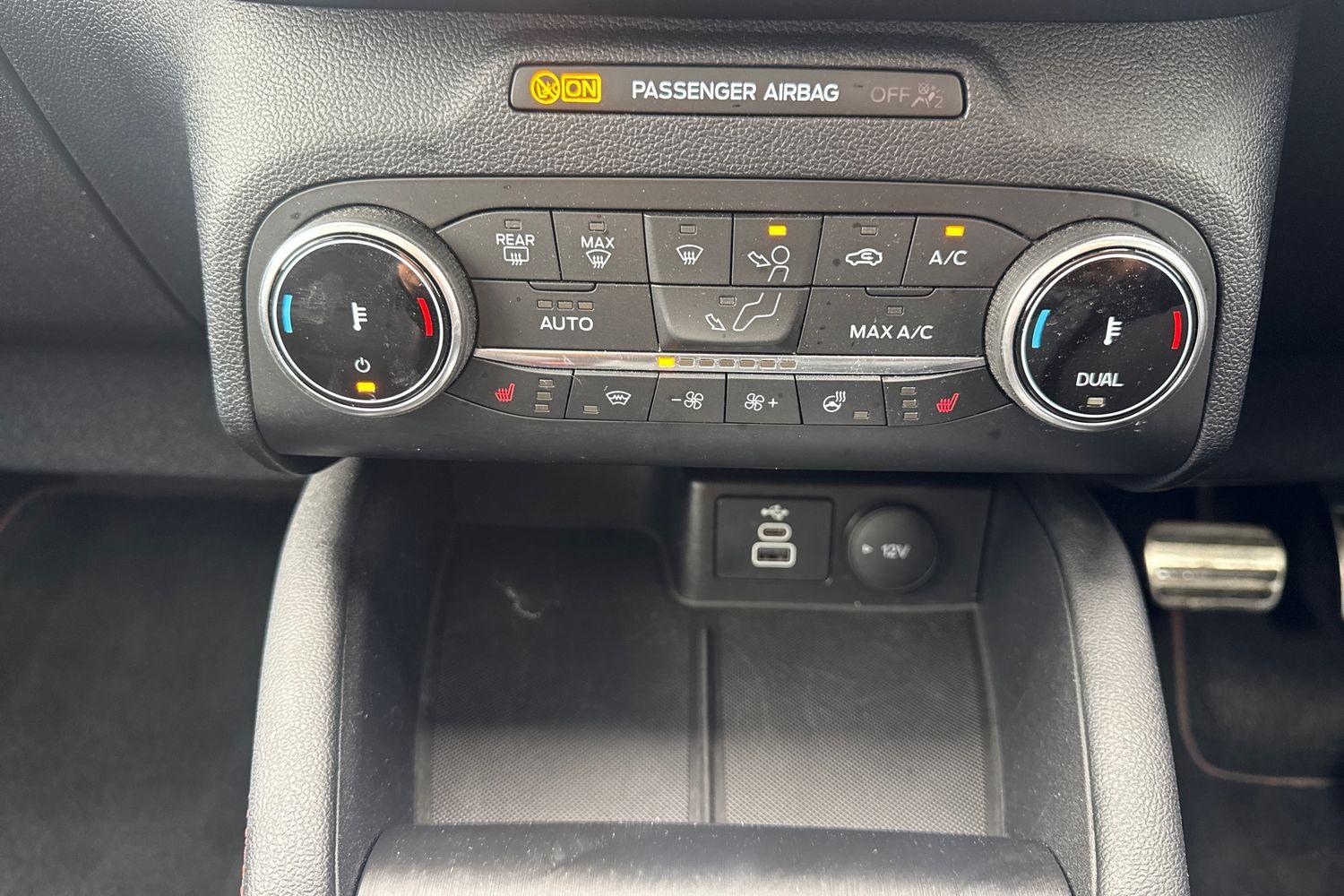 Ford KUGA Photo 37