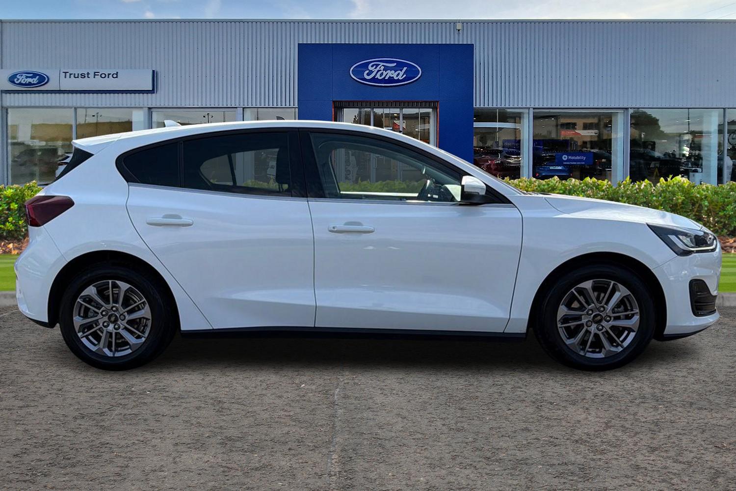 Ford Focus Photo 2