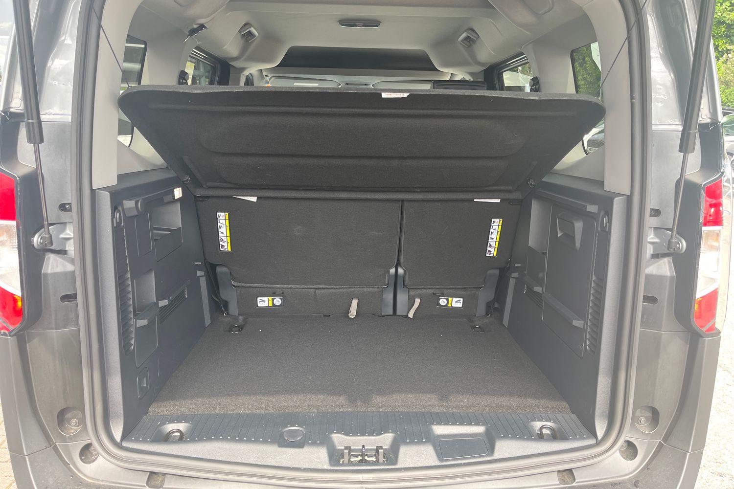 Ford E-TOURNEO COURIER Photo 20