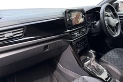 Volkswagen T-Roc Photo 2