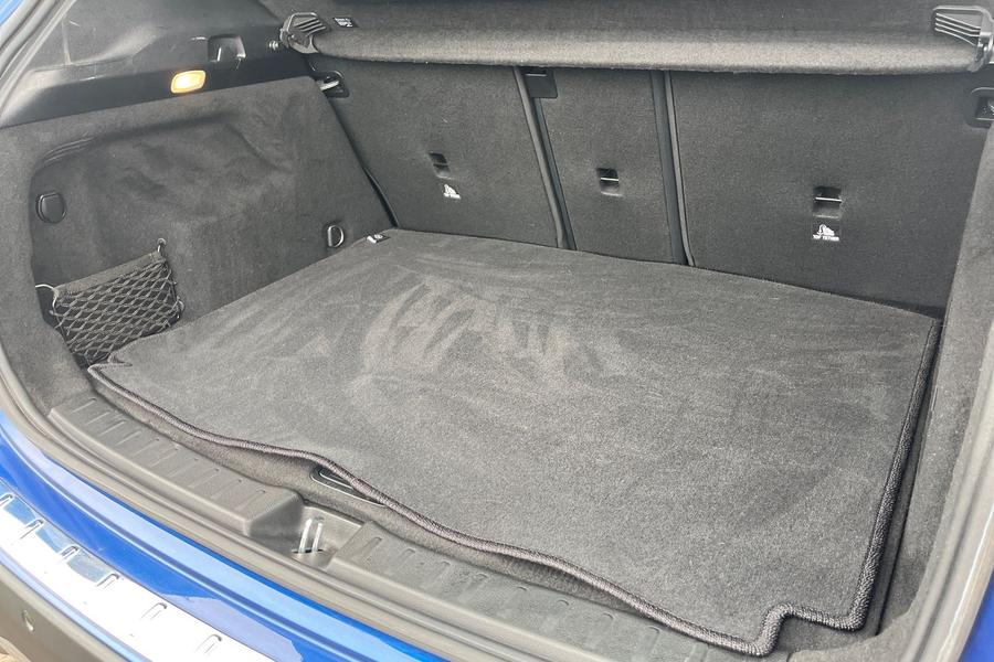 Mercedes-Benz GLA Photo autoimg-627330366c497543bf5c70ef5b1c4267047a8db4.jpg