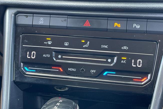 VOLKSWAGEN T-Roc Photo 30