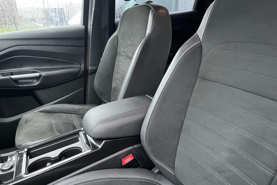 Ford KUGA Photo autoimg-6276fd9feaf317c328239ca5802f3468c6e28a36.jpg