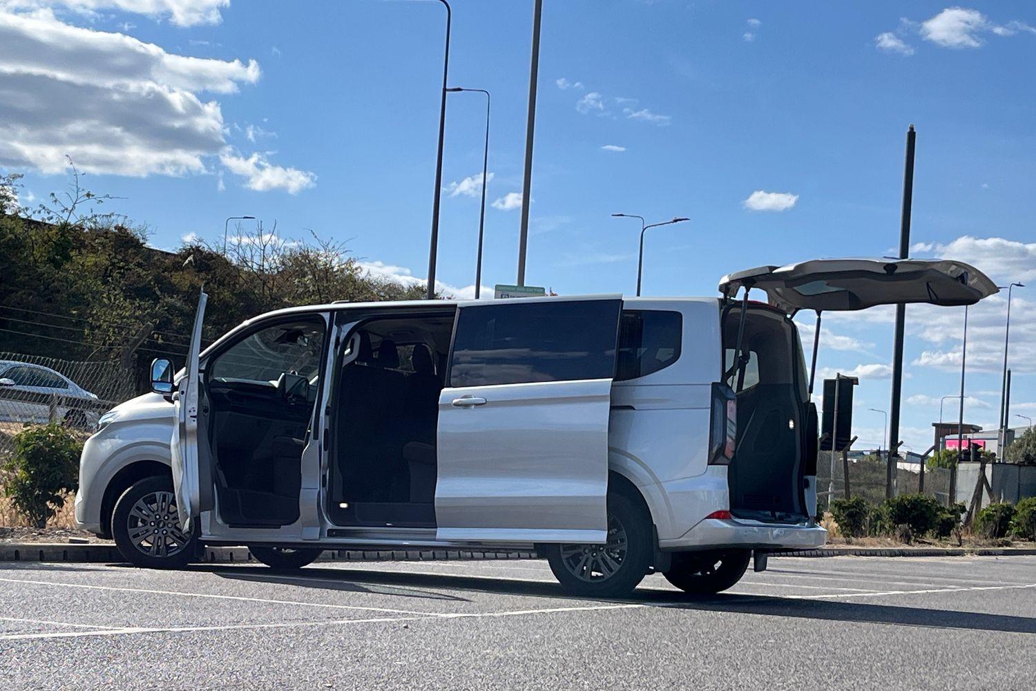 Ford TOURNEO CUSTOM Photo 6
