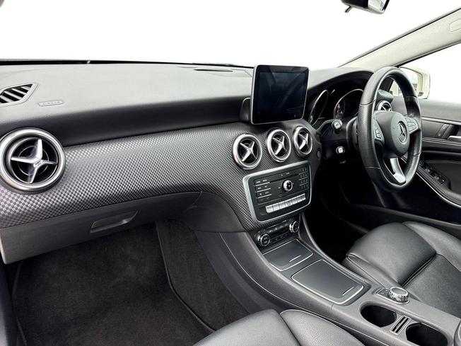 MERCEDES-BENZ A Class Photo 2