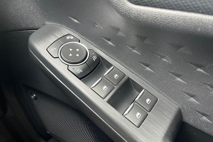 Ford KUGA Photo autoimg-628a73bb31f90e6928f0d84892f09bca748ac834.jpg