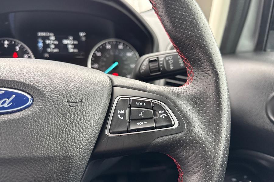 Ford ECOSPORT Photo autoimg-628acbe4c21907f8c745d7ae972c855b9f378fca.jpg