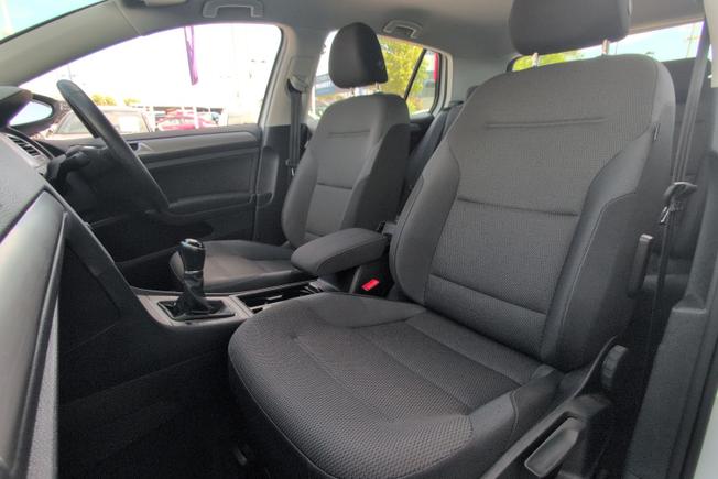 VOLKSWAGEN Golf Photo 21