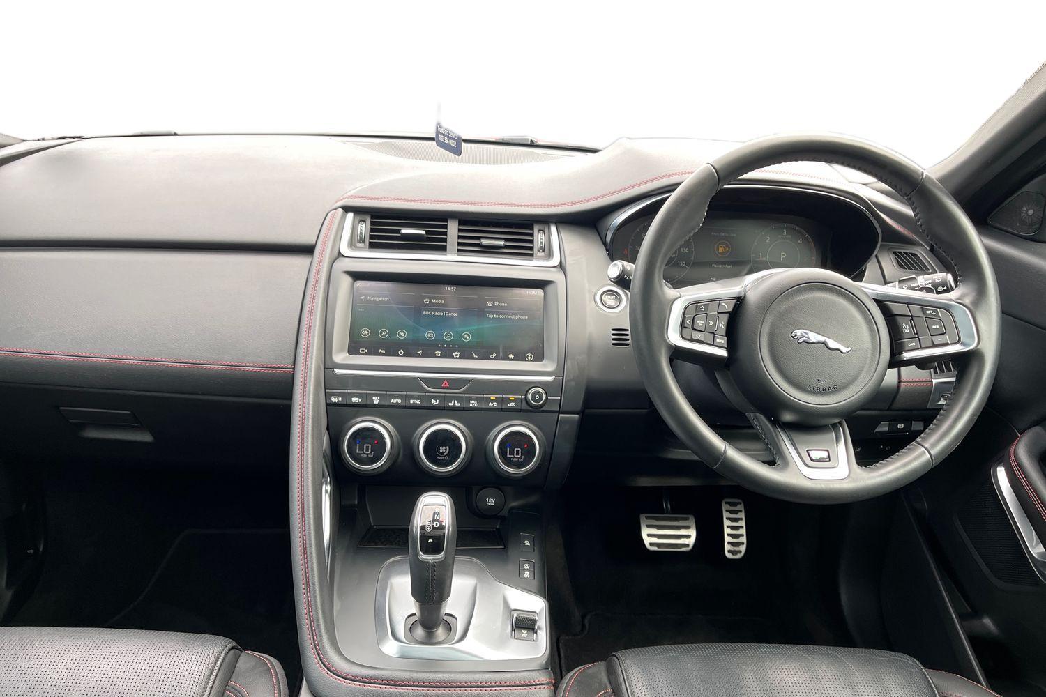 Jaguar E-PACE Photo 9