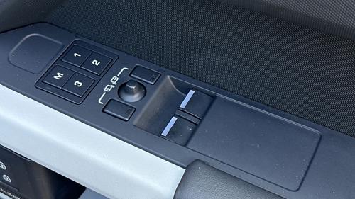 Land Rover Defender Photo autoimg-629794858f4e4e7f874ae9117d7157606f4518aa.jpg