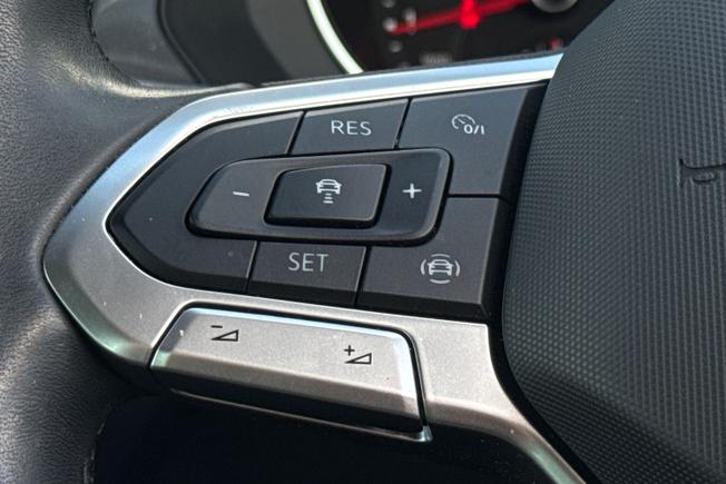 VOLKSWAGEN Tiguan Photo 16