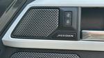 Land Rover Defender Photo 23
