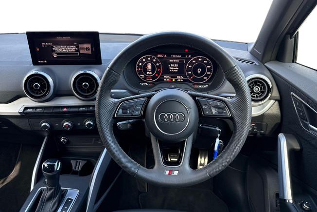 Audi Q2 Photo 11