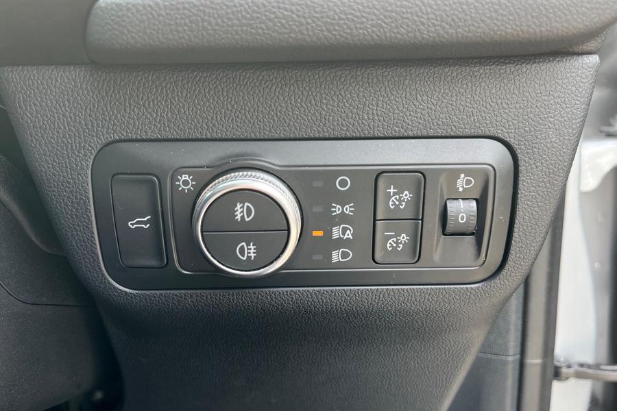 Ford KUGA Photo autoimg-62a2b3ca14a45b61c02872bf58c135813c14ad43.jpg