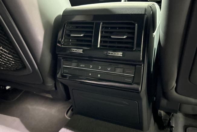 VOLKSWAGEN Touareg Photo 30