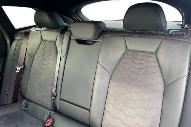 AUDI S6 E-Tron Avant Photo 9