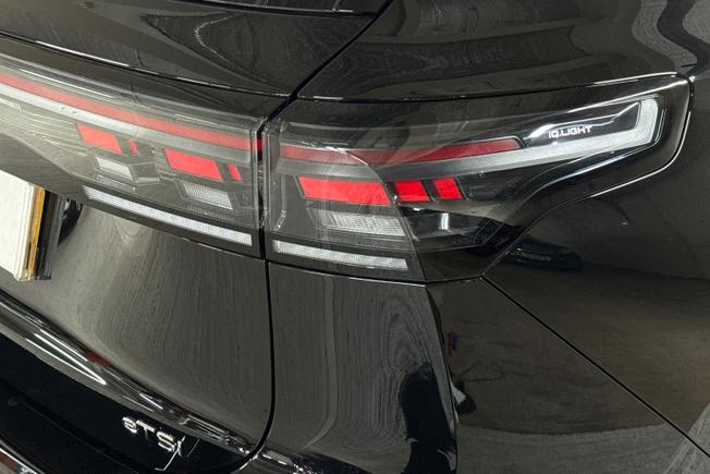 VOLKSWAGEN Tiguan Photo 18