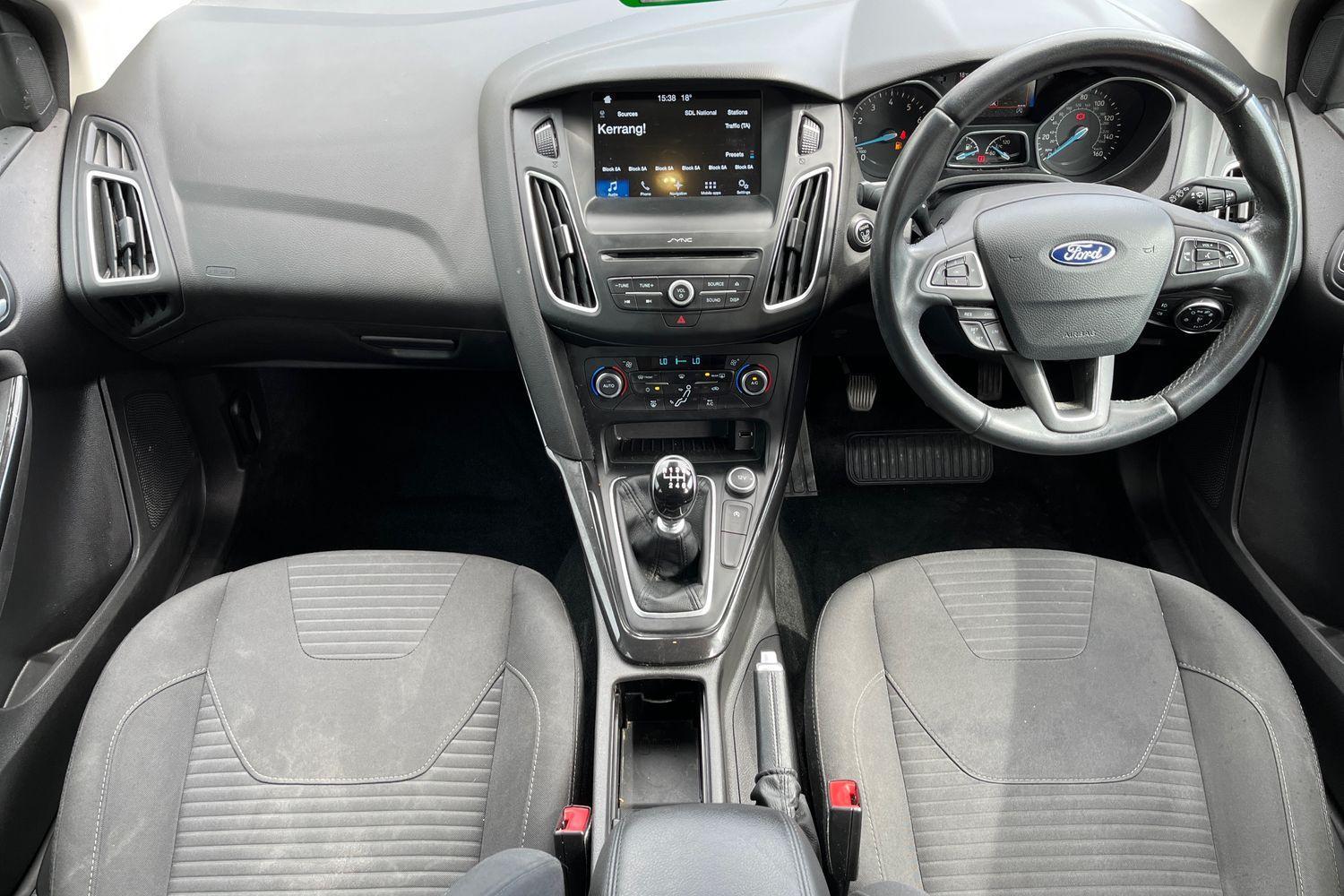 Ford FOCUS Photo 9