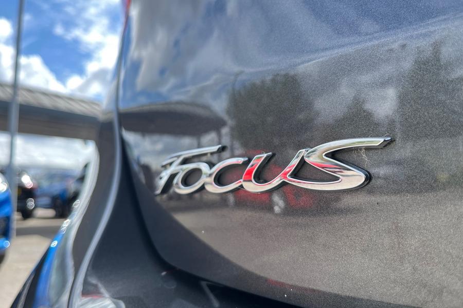 Ford FOCUS Photo autoimg-62bb79337e84114c0683262d15a28b1e58c51548.jpg