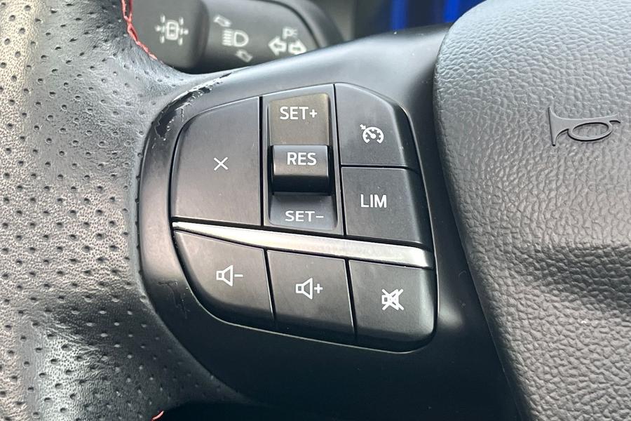 Ford Kuga Photo autoimg-62c6a747b512ae8afe59b60e60a08d70e6af7745.jpg