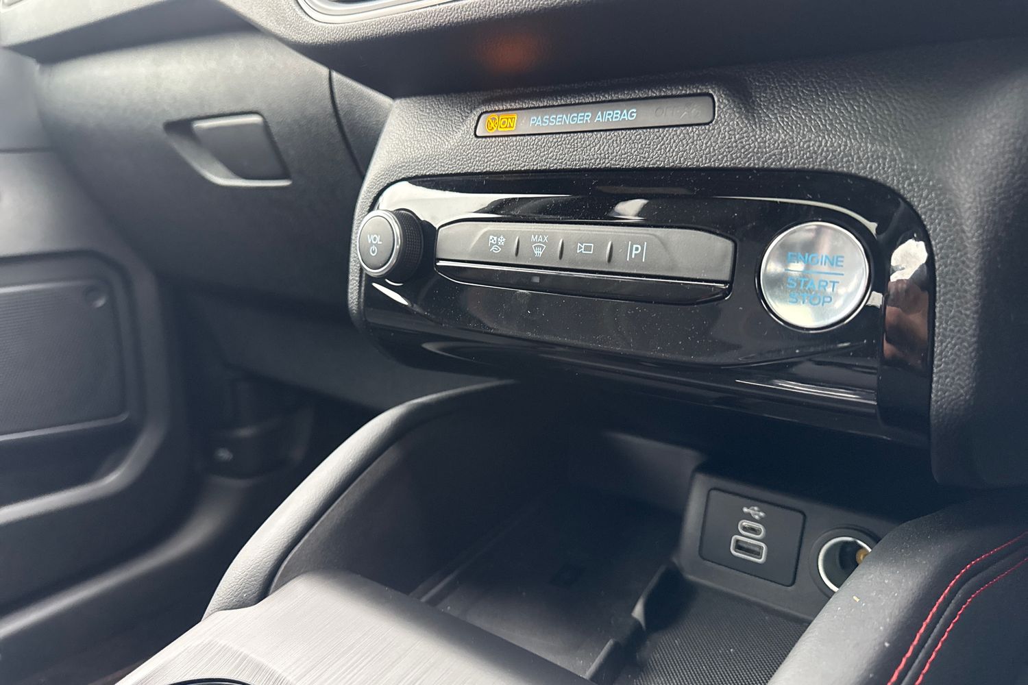 Ford KUGA Photo 29