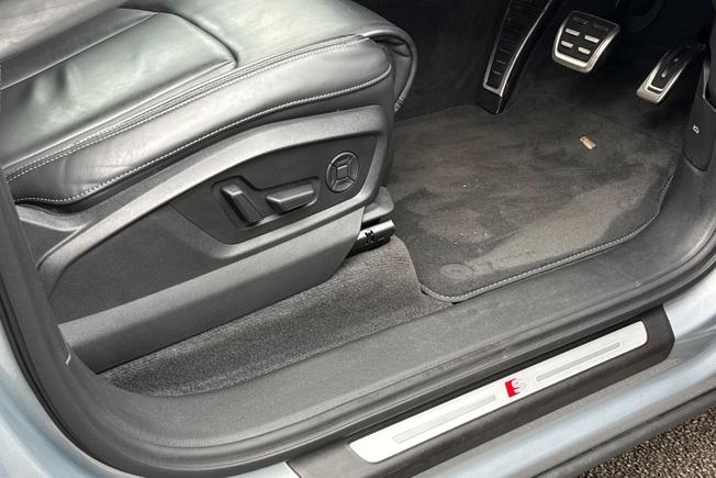 AUDI Q7 Photo 33