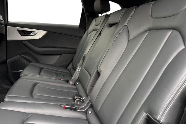 AUDI Q7 Photo 9