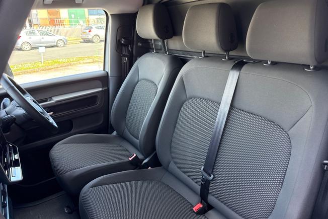 VOLKSWAGEN Id. Buzz Cargo Photo 32