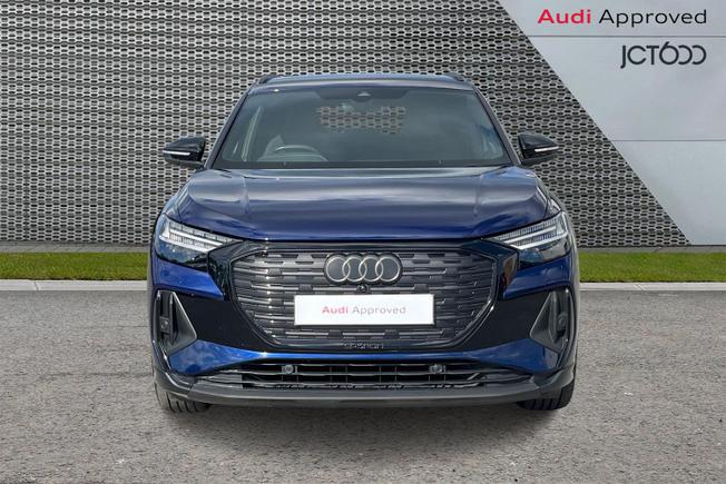 AUDI Q4 e-tron Photo 8