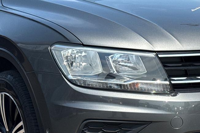 VOLKSWAGEN Tiguan Photo 19